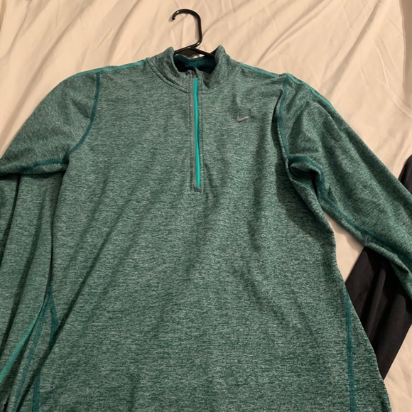 Nike pullovers - Picture 2 of 5